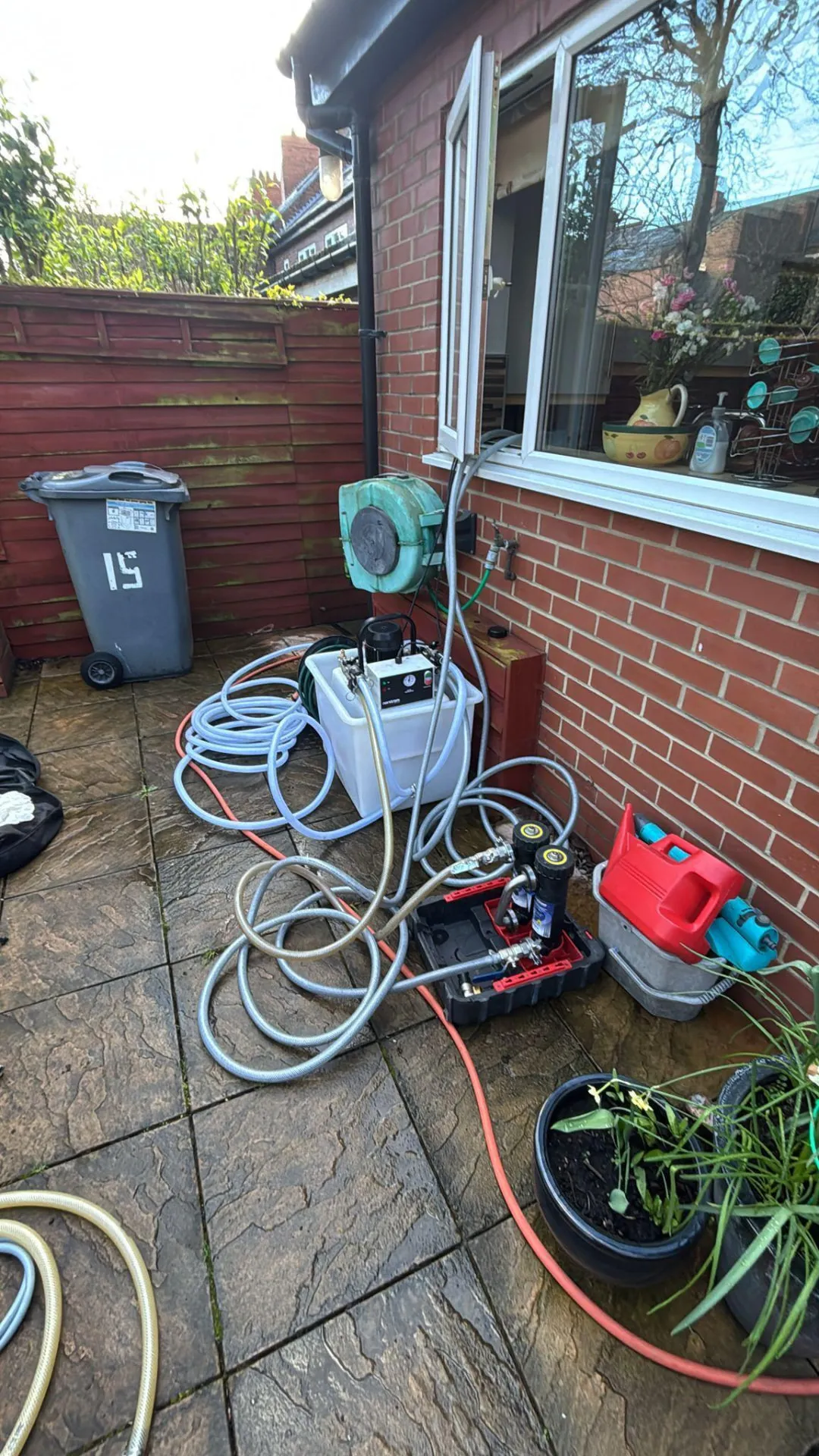 Powerflushing machine connected to a central heating system